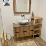 2-bedroom With Pool, Walk To & Town