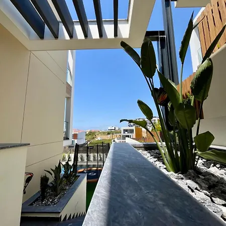Apartman 2-bedroom With Pool, Walk To & Town