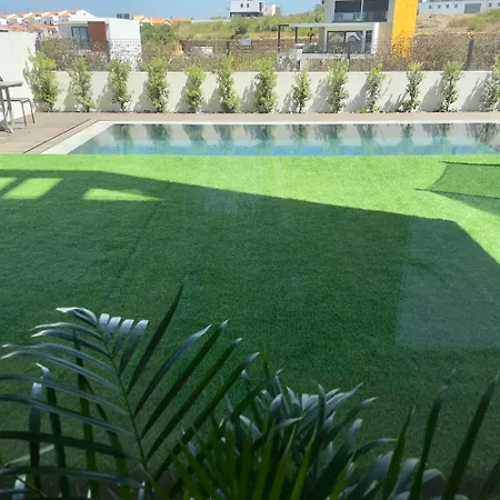 2-bedroom With Pool, Walk To & Town Ericeira