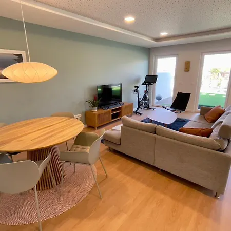 Apartman 2-bedroom With Pool, Walk To & Town