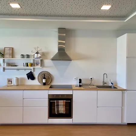 Apartman 2-bedroom With Pool, Walk To & Town *