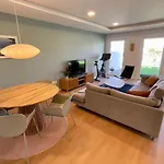 Lejlighed 2-bedroom With Pool, Walk To & Town