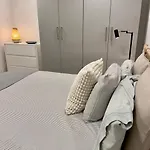 Lejlighed 2-bedroom With Pool, Walk To & Town *