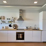 Lejlighed 2-bedroom With Pool, Walk To & Town *