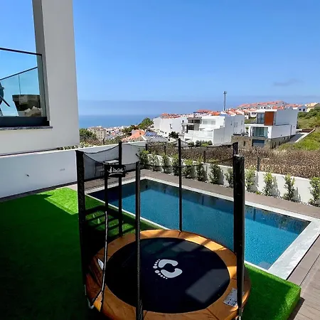 2-bedroom With Pool, Walk To & Town Lejlighed *