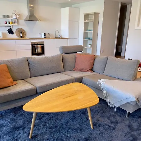 Lejlighed 2-bedroom With Pool, Walk To & Town *